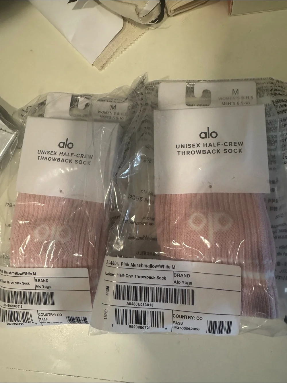 Alo Unisex Half-Crew Throwback Sock - Pink Marshmallow/White